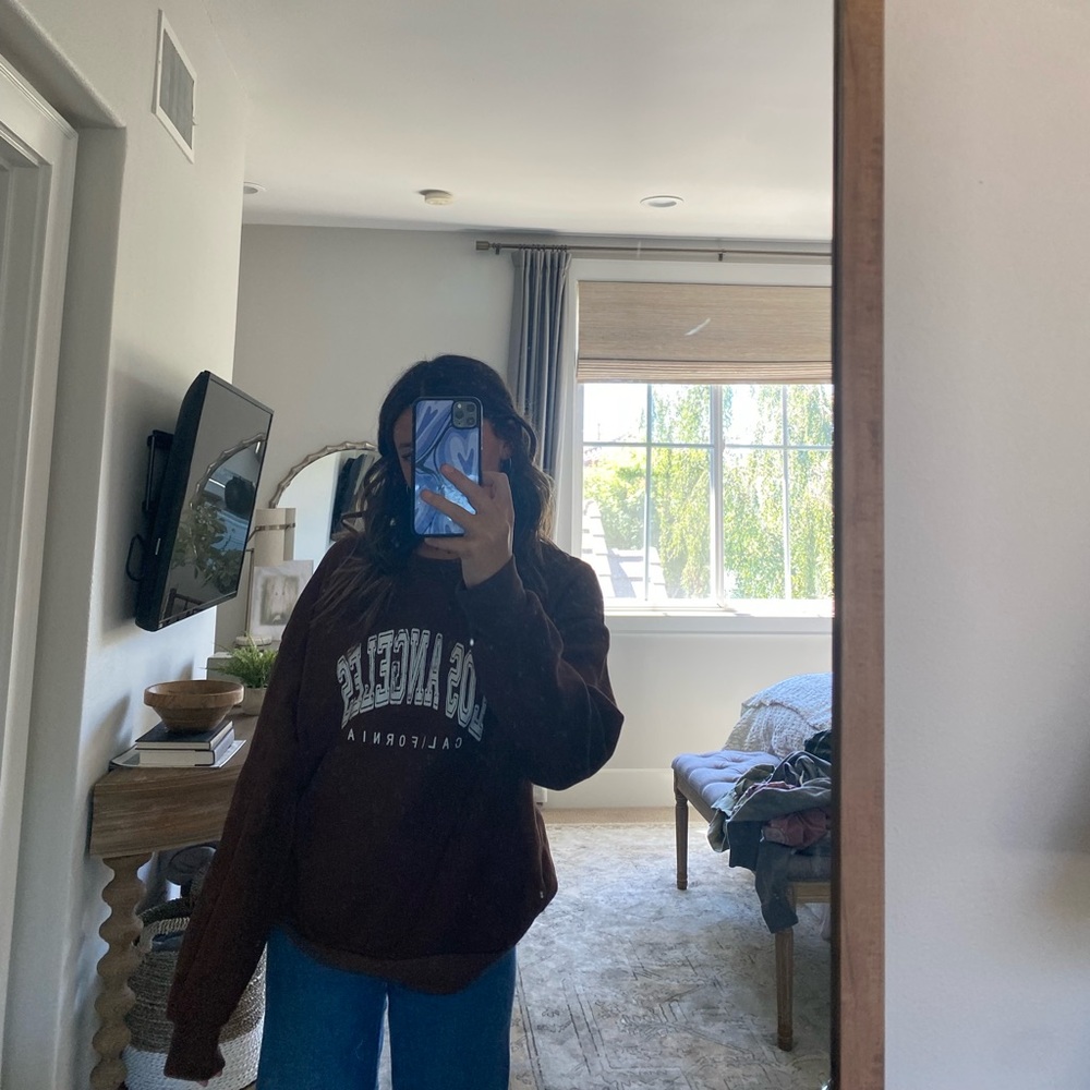 cute brown las angeles crewneck!
